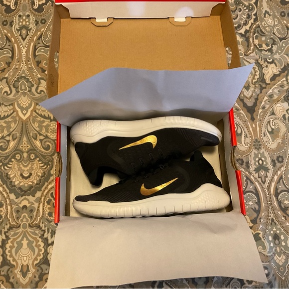 NWT Nike Free RN 2018 Black Metallic Gold Running Shoes Women’s Sz 8.5 - Picture 5 of 13